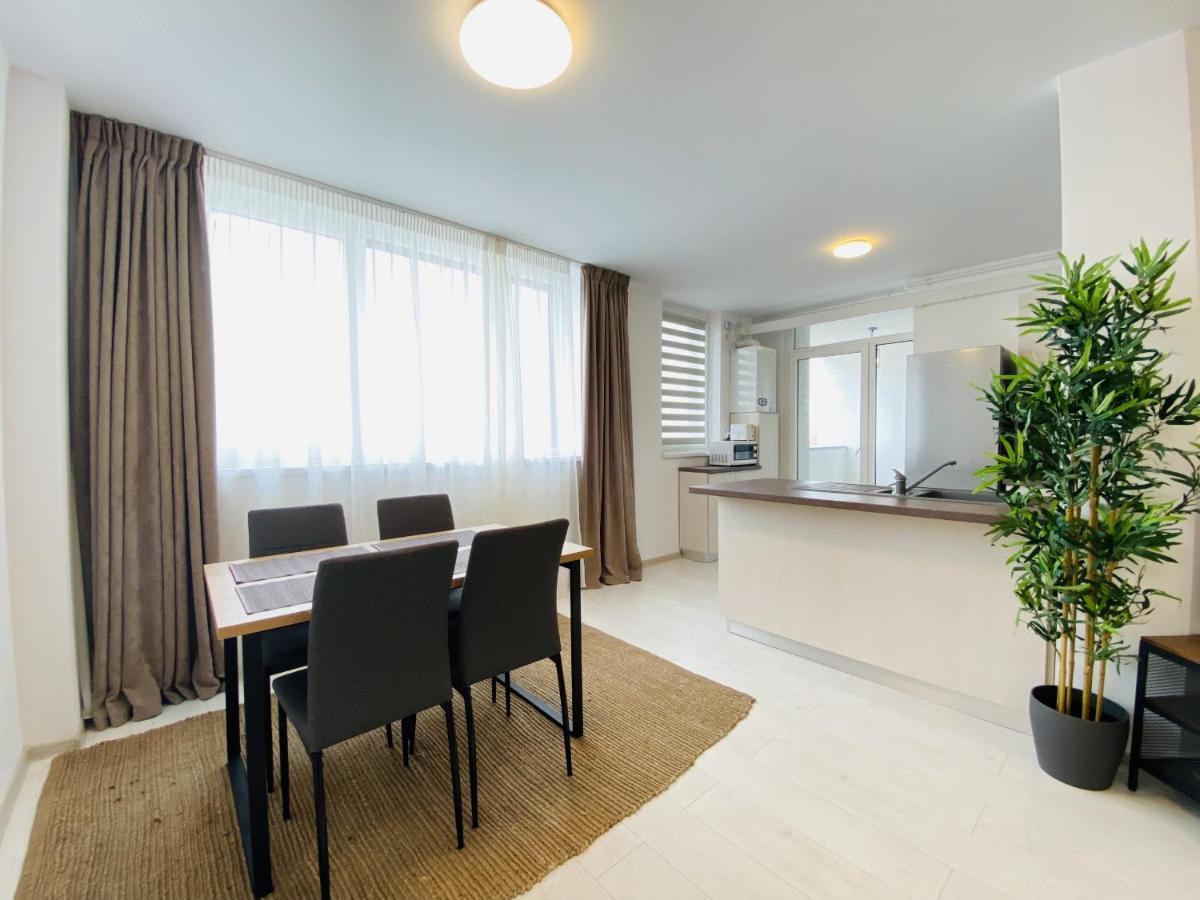 Charming Flat In Brasov With Balcony Panoramic View Appartement Buitenkant foto